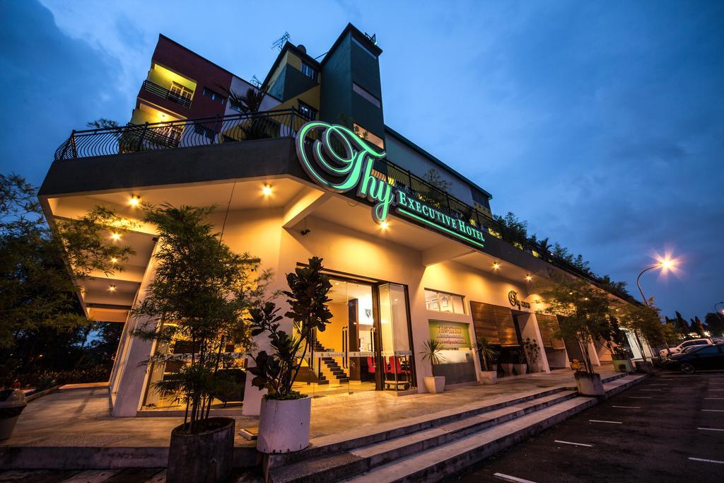 Thy Executive Hotel Johor Bahru Extérieur photo